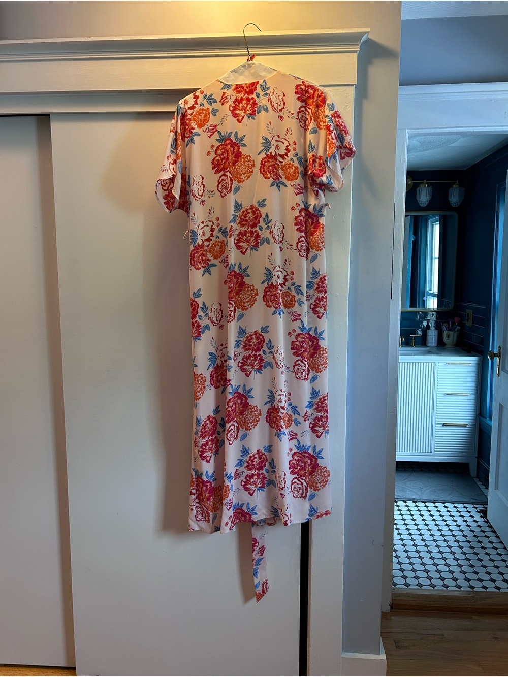 Floral wrap wedding guest dress - Picture 9 of 13